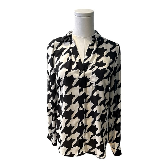 The Limited Tops - THE LIMITED Black & White Ashton Roll Tab Button Up Blouse Size Small‎